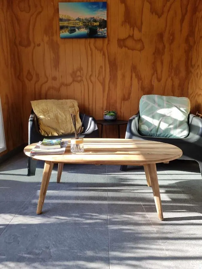 Modern 1 Bedroom Apartment Across From Hagley Park Christchurch